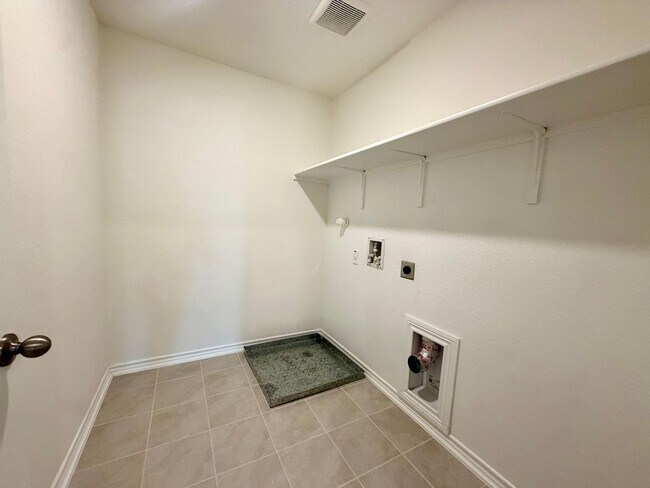 Building Photo - 8014 Canyon Wren Pk