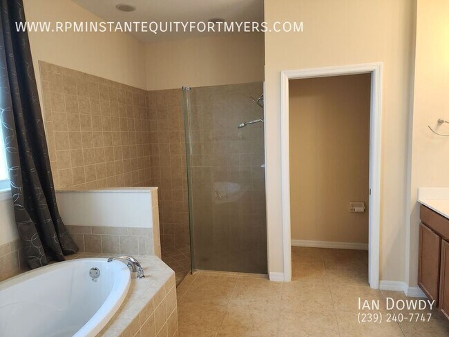 Building Photo - 8120 Banyan Breeze Way