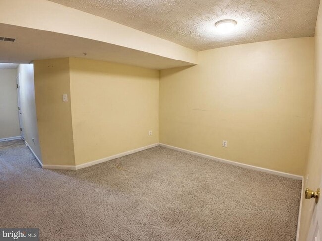 Building Photo - 9746 Harvester Cir