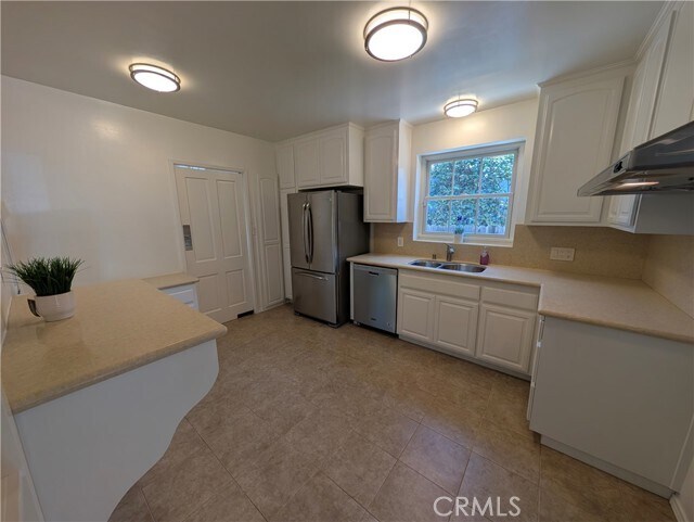 Building Photo - 582 N Sunnyslope Ave