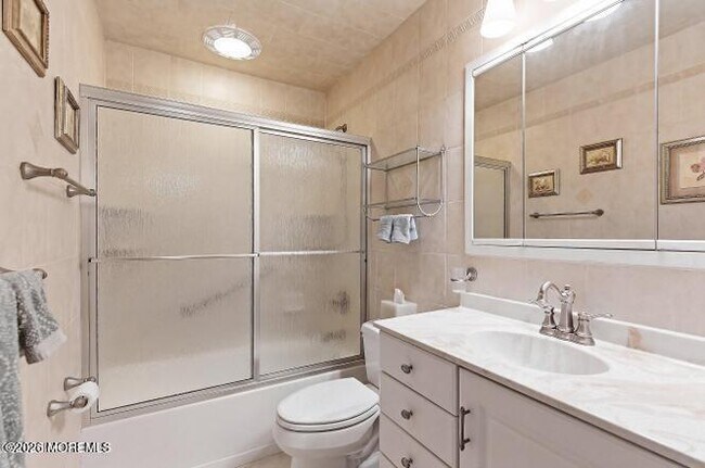 Building Photo - 1163 Manor Dr