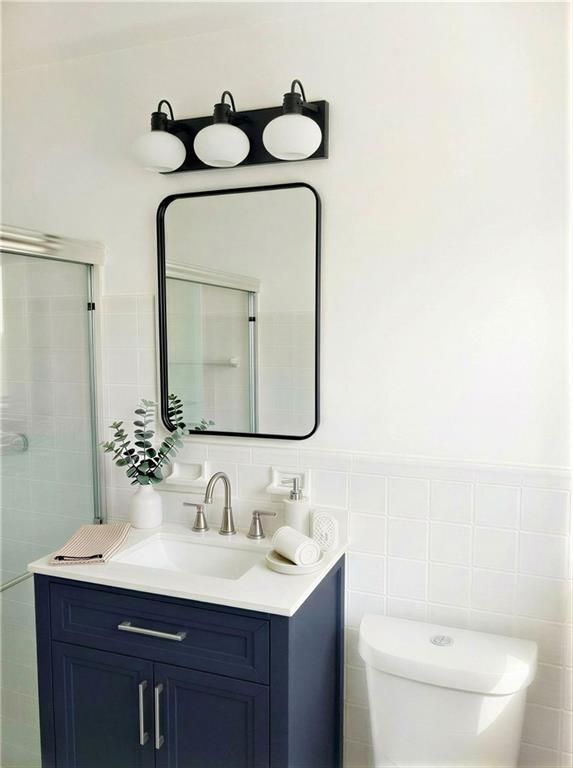 Building Photo - 2356 Valley View Dr SE