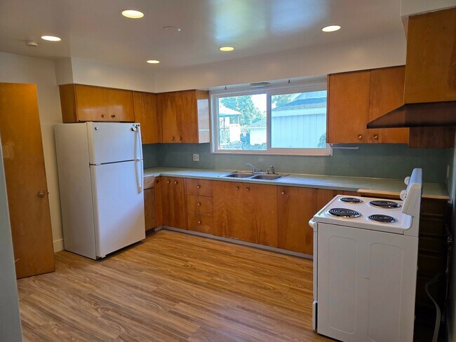 Building Photo - 132 N 100 E