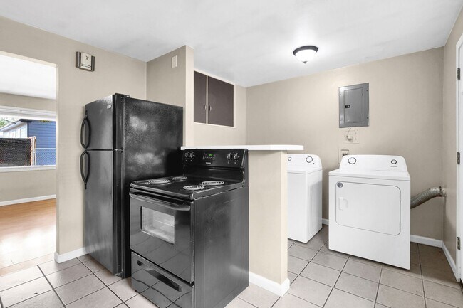 Building Photo - 1131/1133 W Ivy Ave