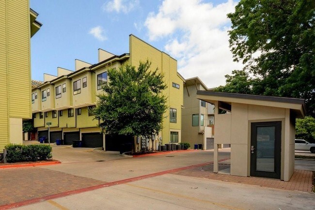 Building Photo - 304 W Alpine Rd