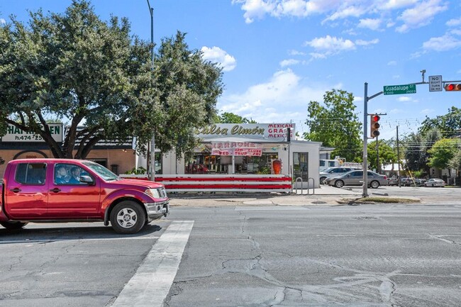 Building Photo - 3016 Guadalupe St