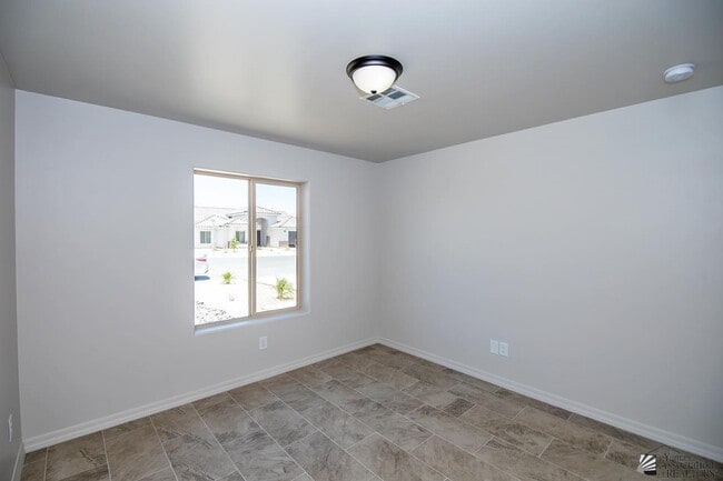 Building Photo - 12527 E 49th Dr