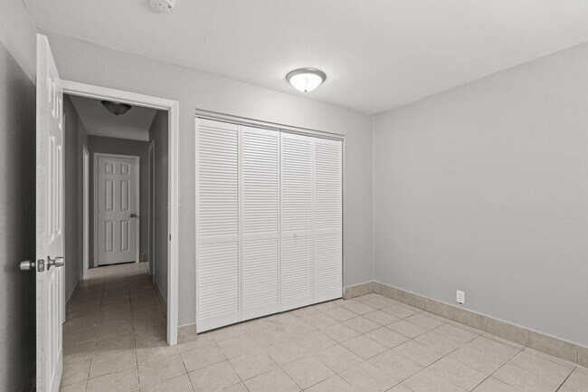 Building Photo - 3733 Brush Creek Dr