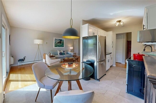 Building Photo - 43 Bullocks Point Ave