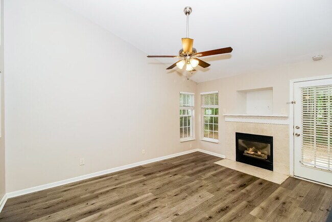 Building Photo - 7007 Duchamp Dr