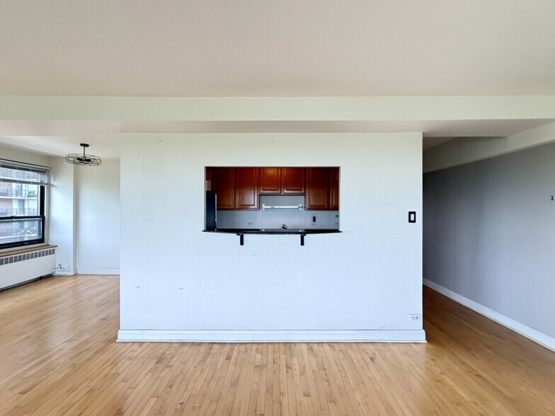 Building Photo - 4180 N Marine Dr