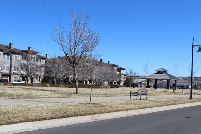 Building Photo - Stonegate Townhouse w/ 3 br/3 1/2 baths!!
