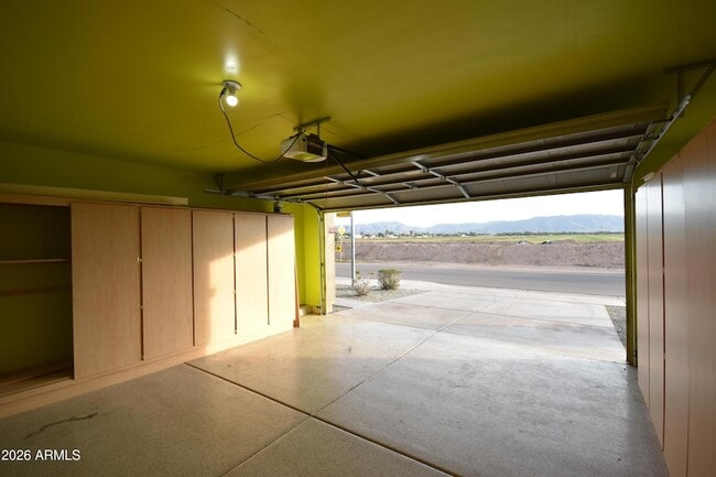 Building Photo - 2404 W Roeser Rd