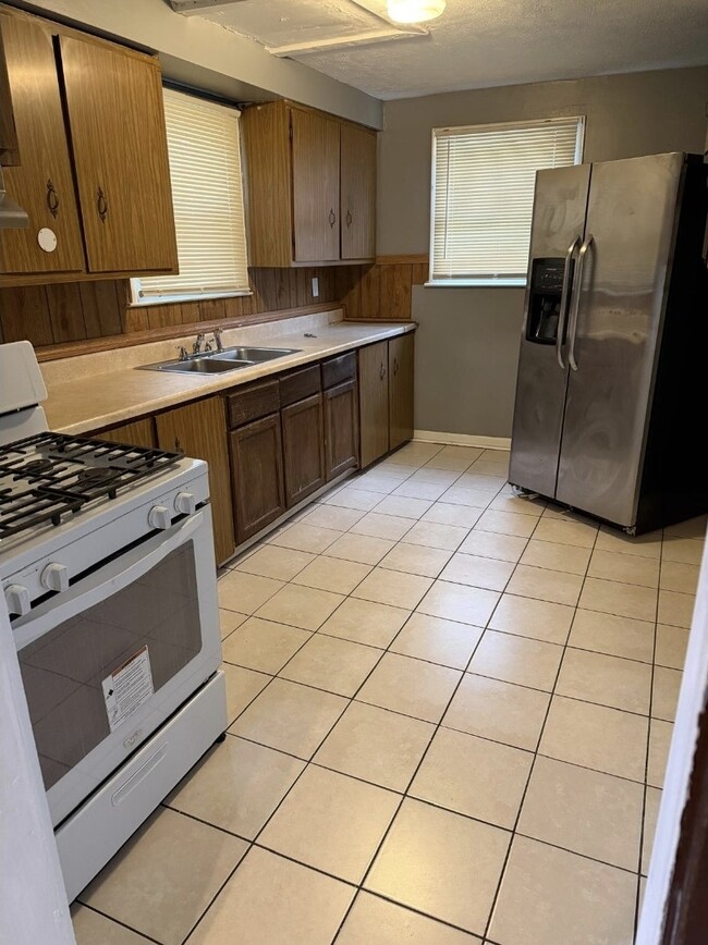 Building Photo - 3631 E 133rd St