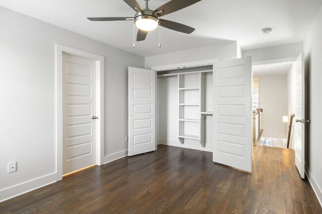 Building Photo - Grandeur in Germantown!