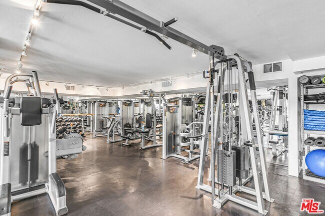 Building Photo - 1131 Alta Loma Rd