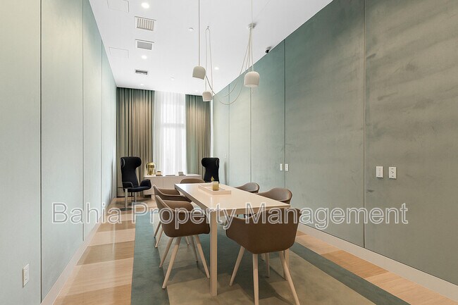 Building Photo - 2000 Metropica Wy