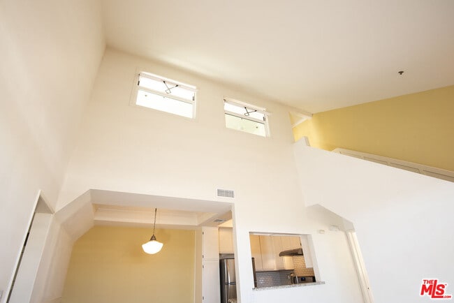 Building Photo - 13801 Oxnard St