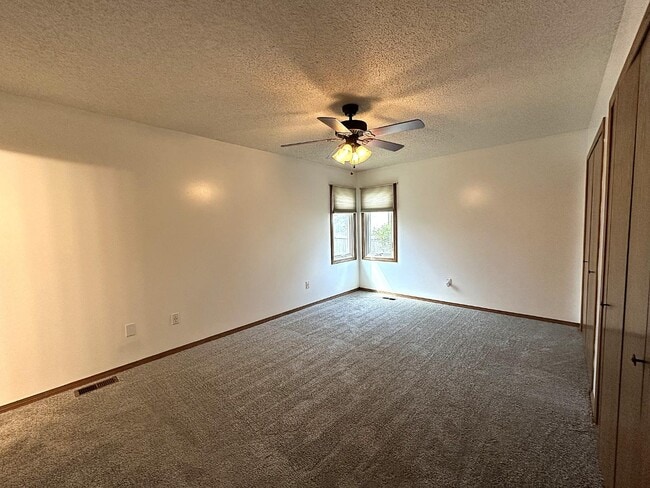 Building Photo - 8541 E Mount Vernon St