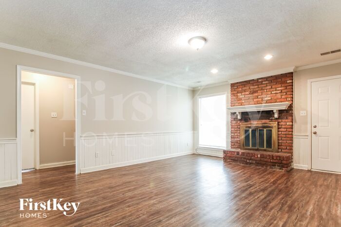 Building Photo - 6894 Rockbrook Dr