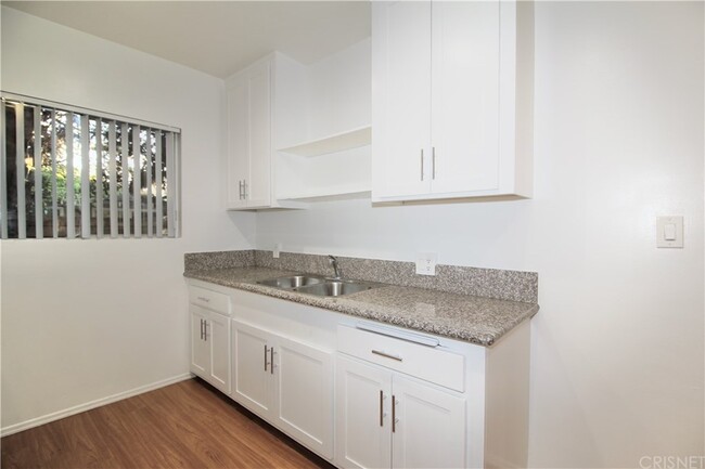 Building Photo - 3815 W Verdugo Ave