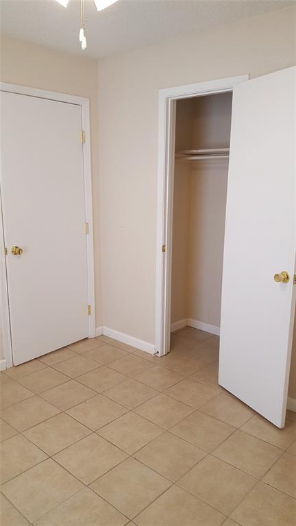 Building Photo - 831 Russell Cir