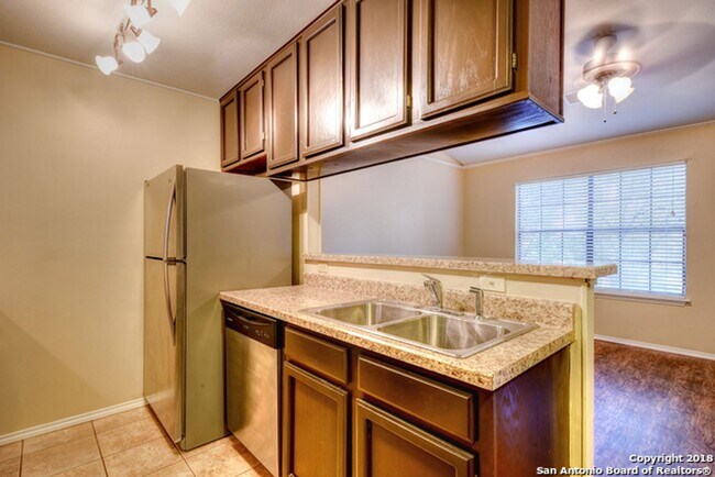 Building Photo - 1 Bed 1 Bath Located in the heart of the Medical Center