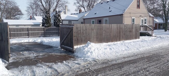 Building Photo - 17805 Roseville Blvd