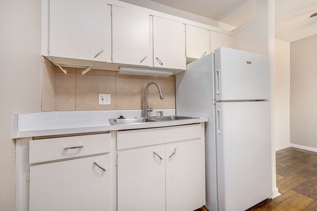 Building Photo - Blue Springs Apartments 2 Bedroom