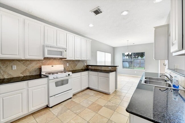 Building Photo - 2510 Pine Brook Dr