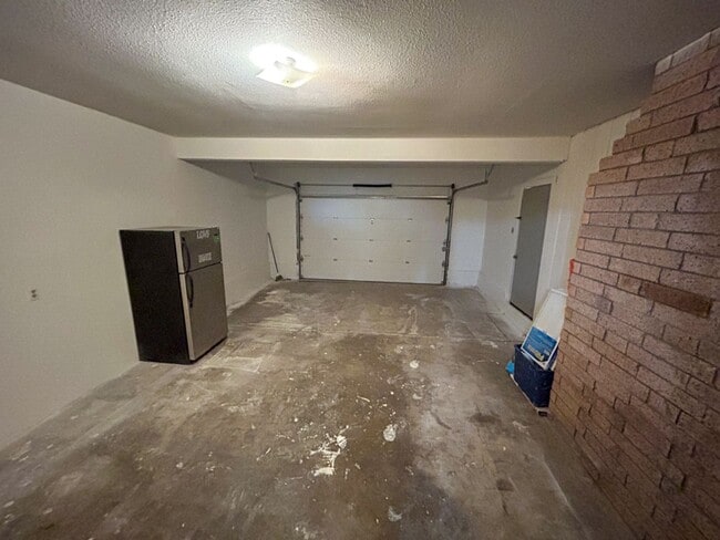 Building Photo - 6762 Riverside Dr