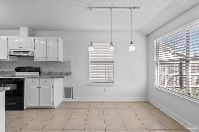 Building Photo - 383 Mirabelle Dr