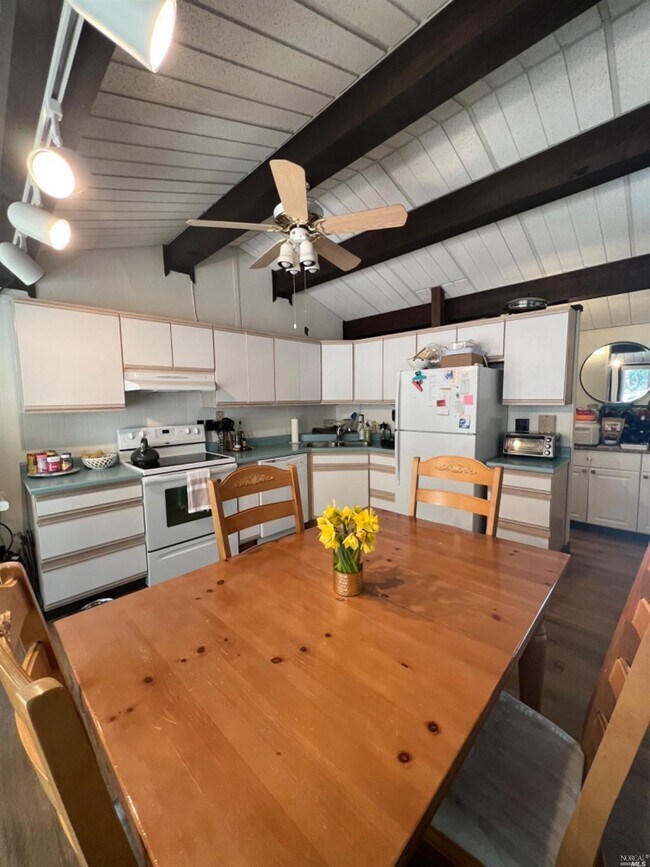 Building Photo - 702 College Dr