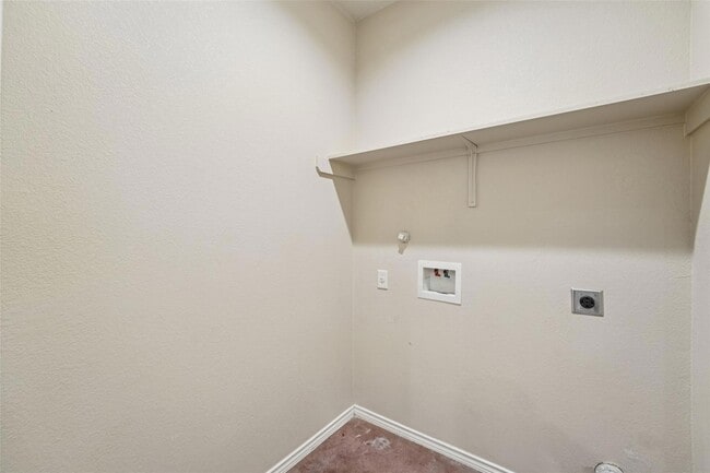 Building Photo - 402 Jack Rabbit Ln