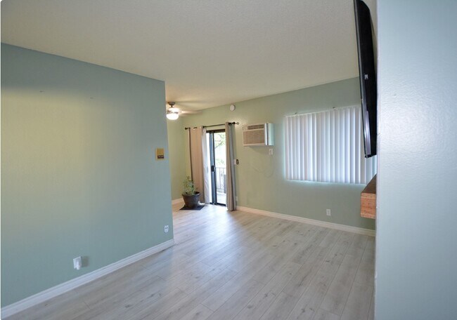 Building Photo - 8641 Glenoaks Blvd