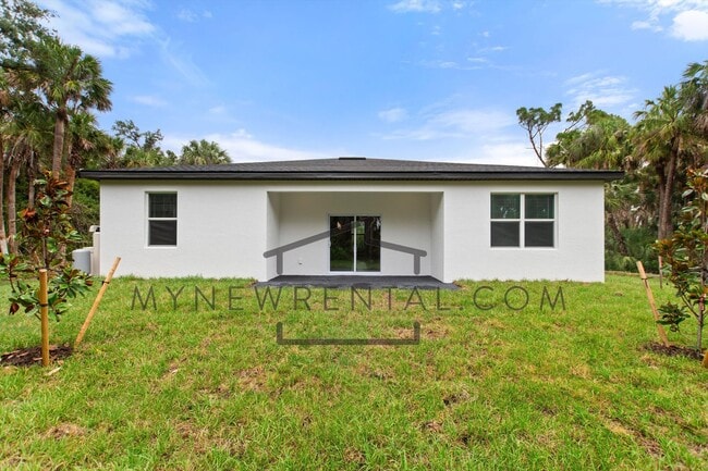 Building Photo - ONE MONTH FREE RENT! Modern, energy effici...