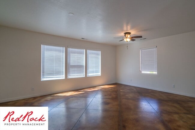 Building Photo - DOG-FRIENDLY 4 Bedroom Townhome with INTER...