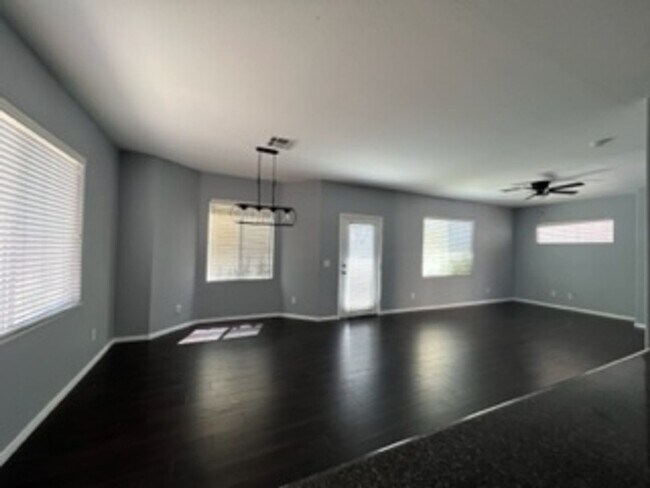 Building Photo - SOUTHERN HIGHLANDS BEAUTY!