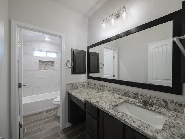 Building Photo - 917 Ada Ln