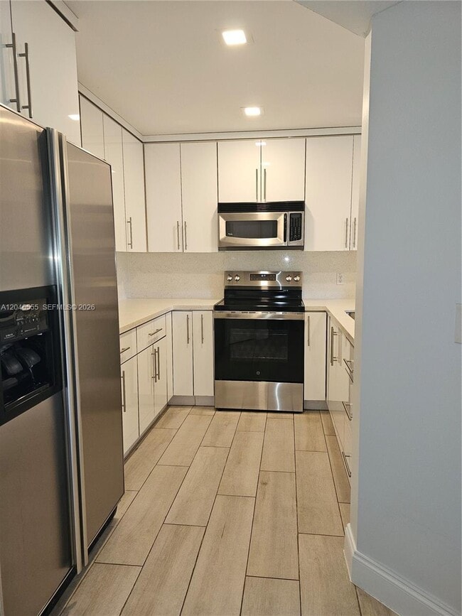 Building Photo - 1110 SW 125th Ave