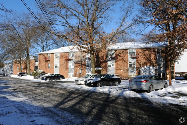 Building Photo - Royal Garden Apartments
