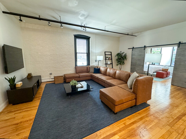 Apt 2A - 13 Stanhope St