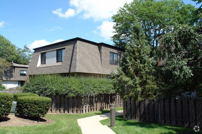 Building Photo - Cobblestone Court Condominiums
