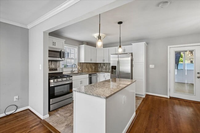 Building Photo - 3801 Denfeld Ave