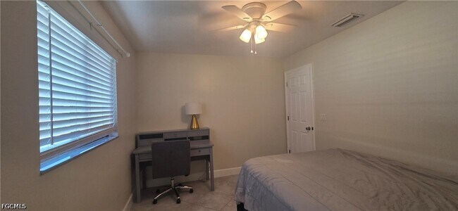 Building Photo - 534 SE 34th Terrace