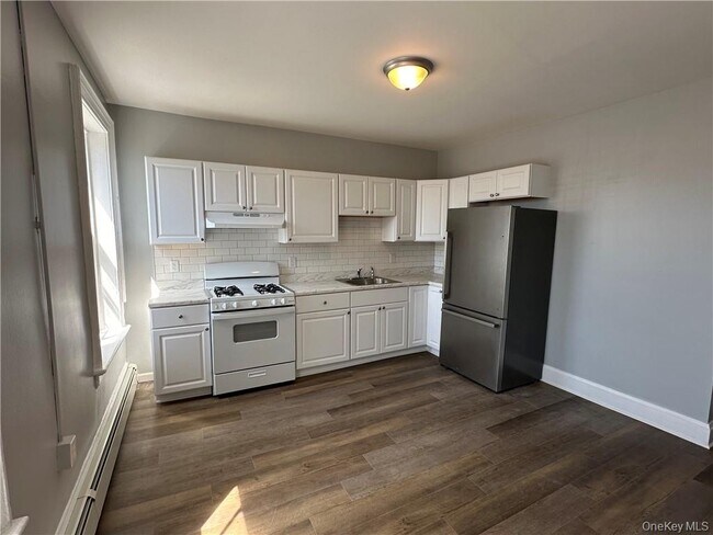 Building Photo - 89 Broadway