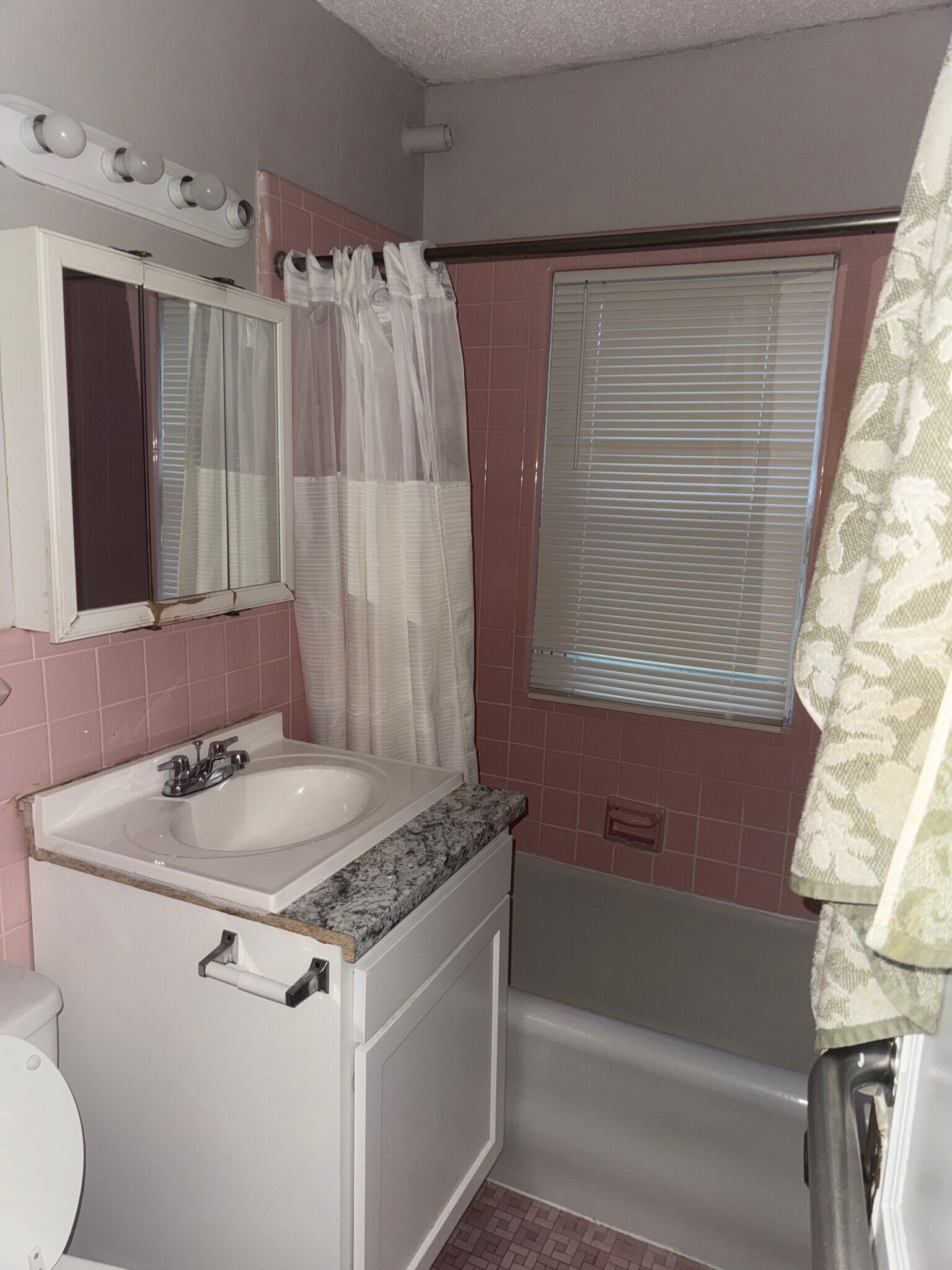 Building Photo - 3233 Chicago Ave