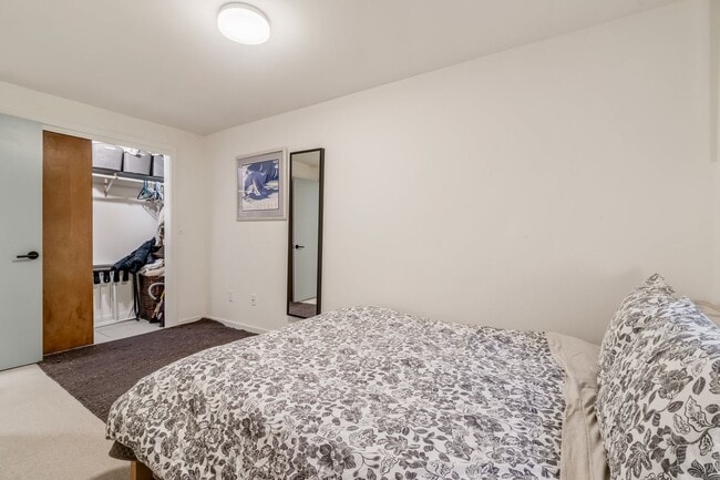 Building Photo - Fully Furnished, 2 Bedroom Rental - Great ...