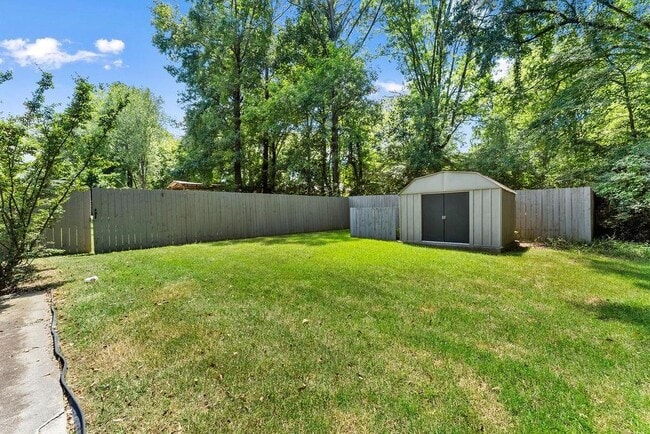Building Photo - 4035 Thames Dr