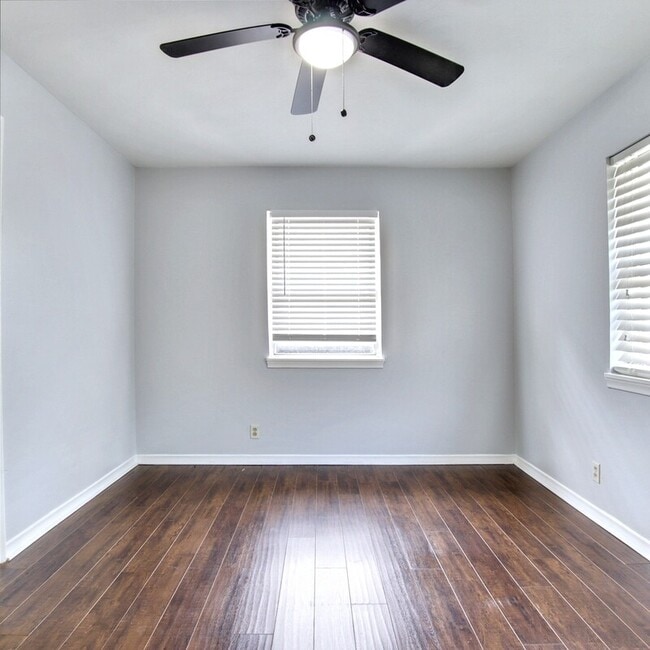 Building Photo - 708 James Dr